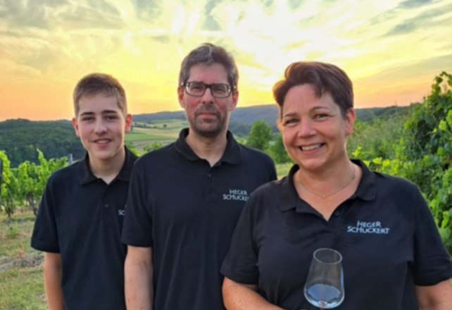 Herzlich willkommen bei Familie Heger-Schuckert, © Weingut Heger-Schuckert Herzlich willkommen bei Familie Heger-Schuckert, © Weingut Heger-Schuckert