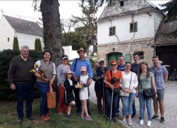 Kellergassenführung mit Andrea Wiesinger, © Weinbauernhof Wiesinger Kellergassenführung mit Andrea Wiesinger, © Weinbauernhof Wiesinger