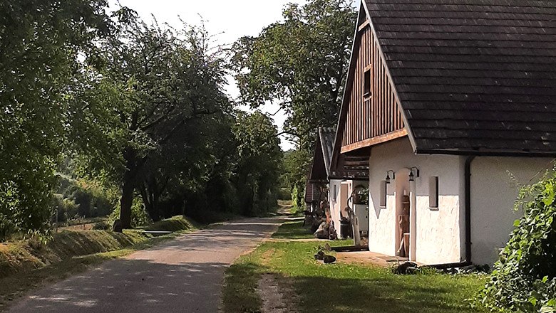 Kellergasse Waltersdorf, © Dominik Hiller Kellergasse Waltersdorf, © Dominik Hiller