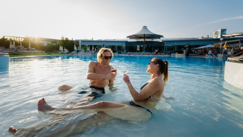 Therme Laa, Au&szlig;enbereich, &copy; Thermenresort Laa / Pflanzl Media